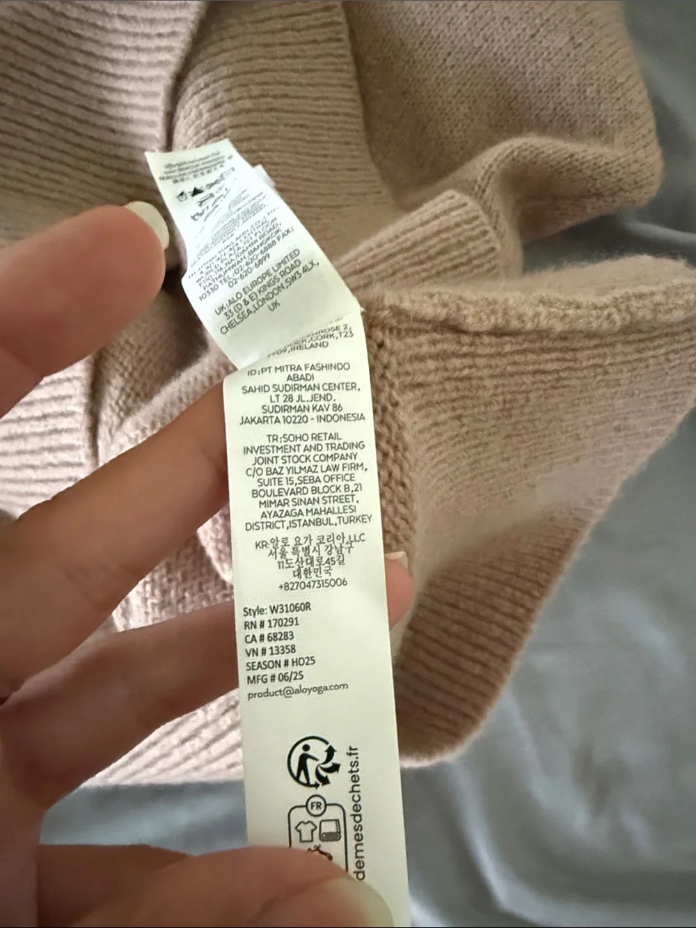 ALO Wool Cashmere New Class Oversized V-Neck Sweater, Chai Latte, size XS